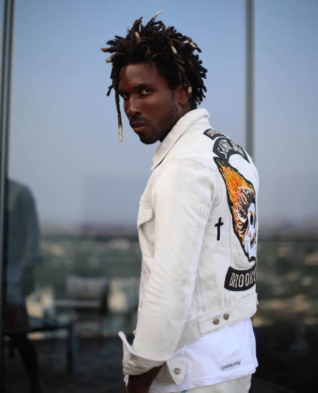 サウンドクラウドのインスタグラム：「@Saintjhn just dropped heat, appropriately called "While the World Was Burning" 🌎🔥 ⁠⠀ The tracklist is packed, the beats are lush, the bars are hard, and it's Friday! So sit down, and take it all in. #newmusic」