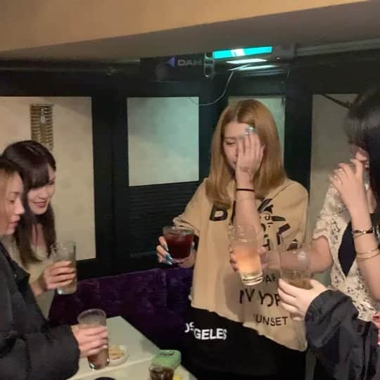 坂口杏里のインスタグラム：「大阪と名古屋から😭😭 ありがとうございます…感謝…  09054307175  ↑何かあればこちらまで！ Bar Cachette (カシェット) 東京都新宿区歌舞伎町2-11-7 メトロビル4階 営業時間 1:00～  お待ちしてますん💕 男性１時間3000円 女性１時間1500円 （飲み放題）  ライン交換写メ撮ろ♡」