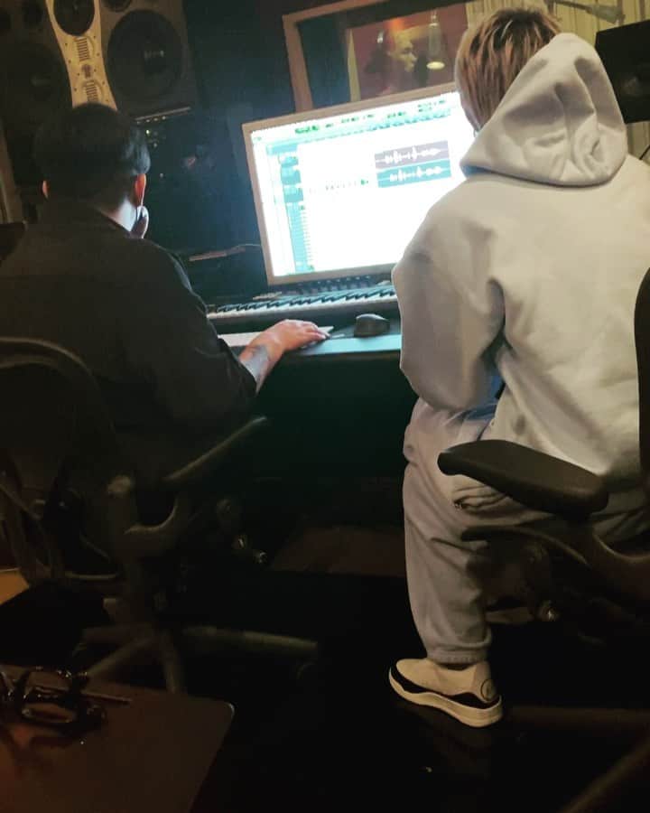 のインスタグラム：「곡팜찍으며...순영에게 감정이입되기 (이거도 너무 올ㄹ리고싶엇다..) @sycho_nop @ziont」