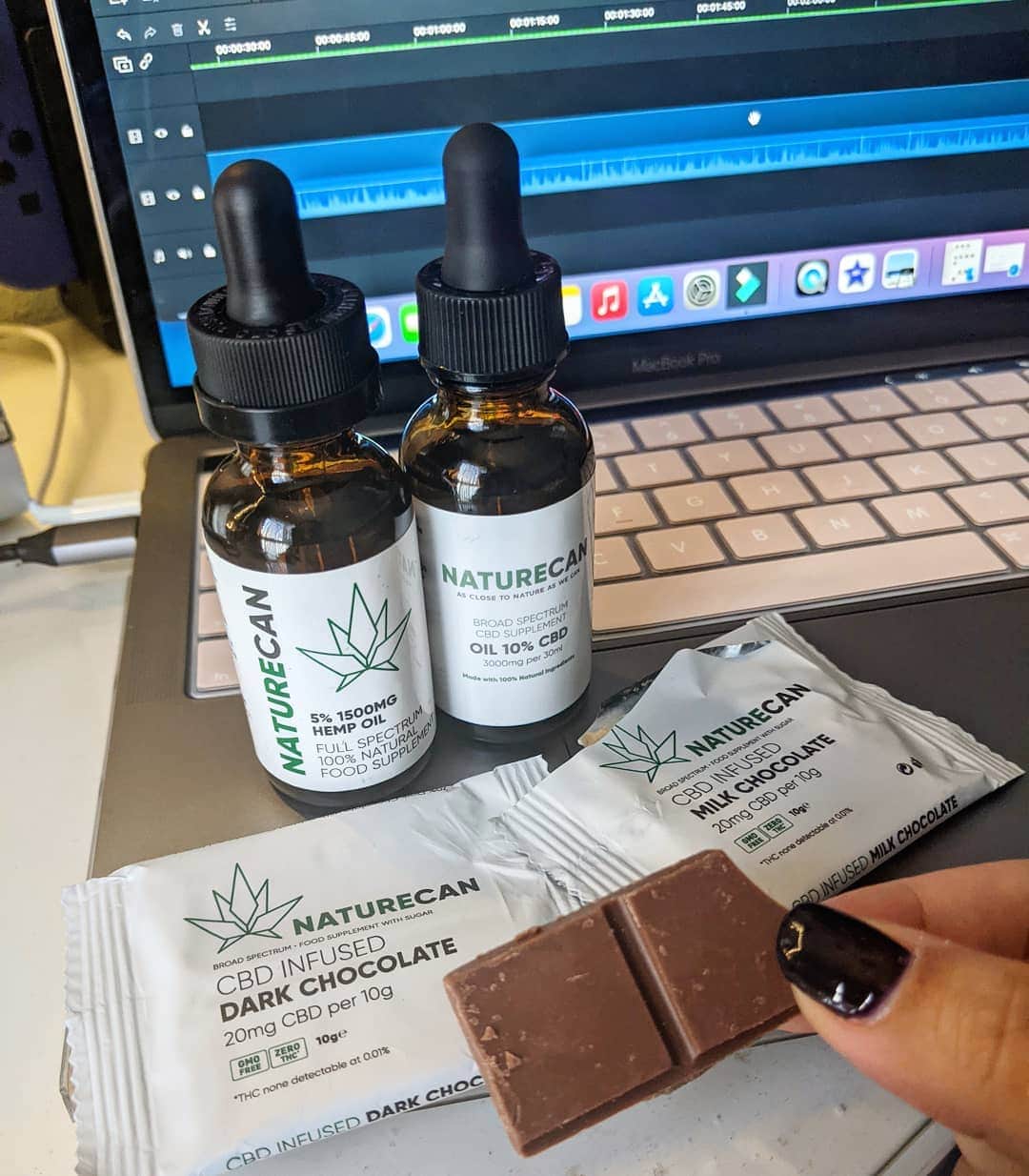 アマルのインスタグラム：「@naturecanjp のCBDオイルなかなかいいよ〜😊毎日すくわれてる。1週間かけてのレビュー今まだ撮ってるから待っててね。セール前にあげたいからあとちょっと待っててね。」