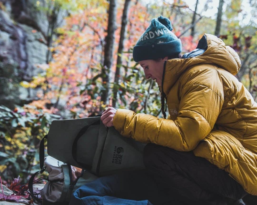 マウンテンハードウェアのインスタグラム：「Now’s the best time of the year for climbing, but cooler temps call for warm layers. Make sure you’ve gone through your checklist for fall sending to stay ready between burns. Photo: @mattburbach.」