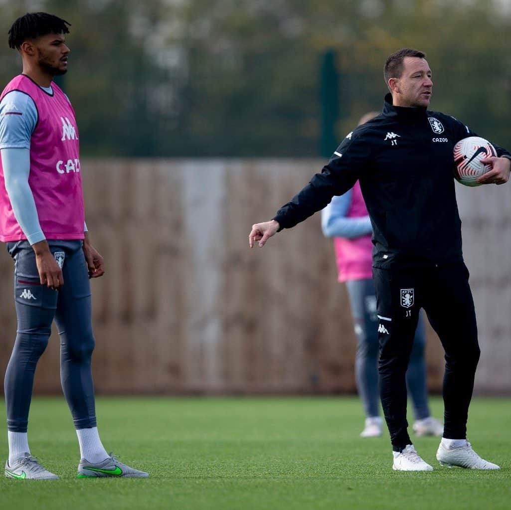 ジョン・テリーさんのインスタグラム写真 - (ジョン・テリーInstagram)「Match day -1 @avfcofficial ⚽️👊🏻」11月21日 2時50分 - johnterry.26