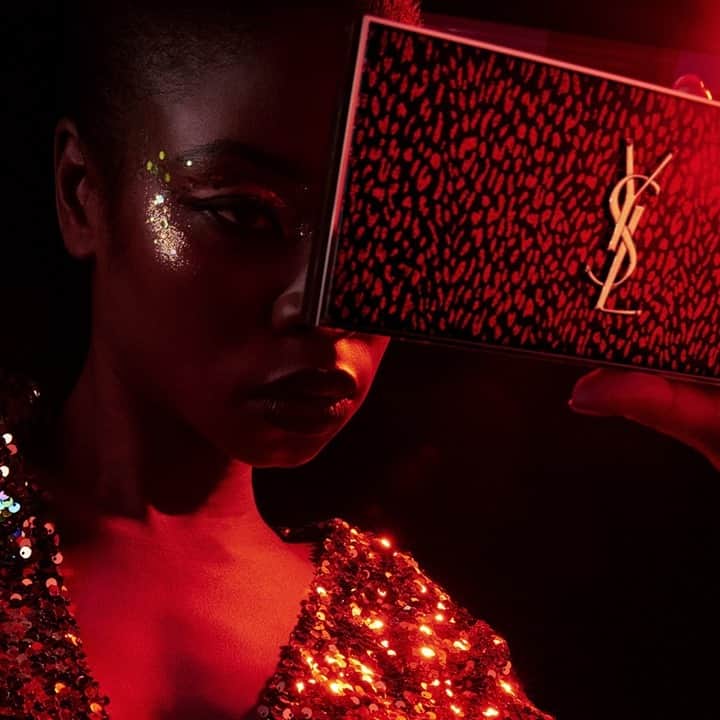 Yves Saint Laurent Beautyさんのインスタグラム写真 - (Yves Saint Laurent BeautyInstagram)「Wild gifts turn into wild beauty looks. The HOLIDAY LOOK 2020 COUTURE COLOUR CLUTCH PALETTE, features 4 new shades and two blushes to create a whole look. Prepare to unleash your feline skills... #yslbeauty #ccc #christmascollection」11月21日 2時59分 - yslbeauty