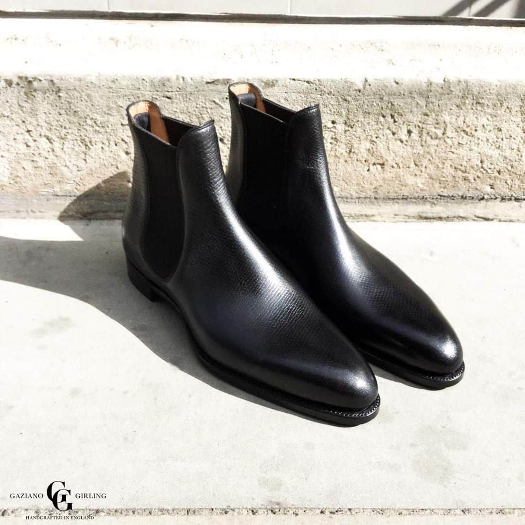 ガジアーノ&ガーリングのインスタグラム：「Another Boot ready for Winter.  The Burnham Made To Order in Black Hatch grain on the DG70 last. . . . . . . . . . #menstyle #classicshoes #elegantshoes #handwelted #handmadeshoes #classicfootwear #stylish #shoemaker #mensfootwear #bespokemakers #fashion #brspokemakers #bespokeshoes #mensfashion #madeinengalnd  #mensshoes #menswear #shoesoftheday #shoestagram #shoestyle #shoes」