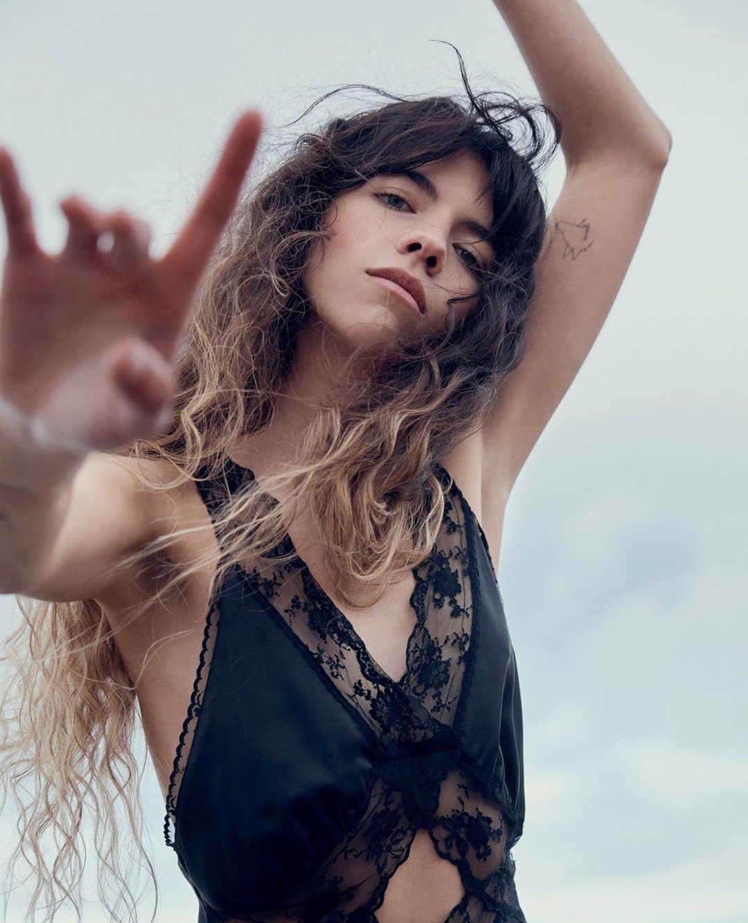 サウンドクラウドのインスタグラム：「@Azureryder is a pop legend-in-the-making from Australia. 🌟 Her new EP “Crazy with the Light” is finally out with four songs full of organic sounds and intimate lyrics that have a real cozy feel. ⁠ ⁠ ⁠ ⁠ ⁠ ⁠ #newmusic #singersongwriter」