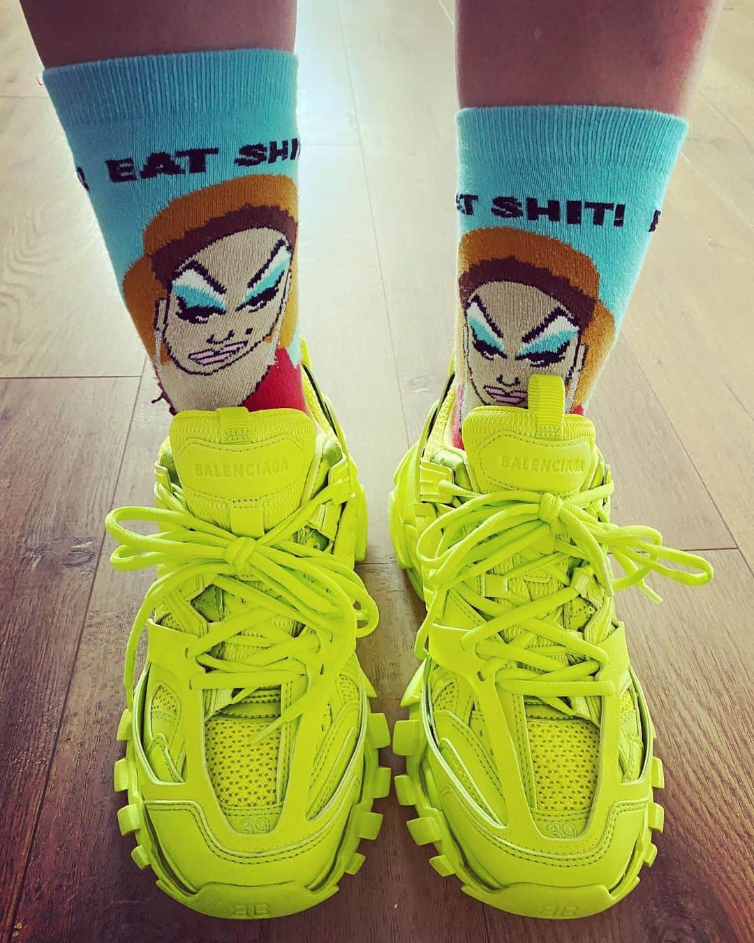 サラ・ハドソンさんのインスタグラム写真 - (サラ・ハドソンInstagram)「a wise cunt once said “go ahead, judge a bitch by her socks” 🧦」11月21日 3時16分 - sarahhudsonxx