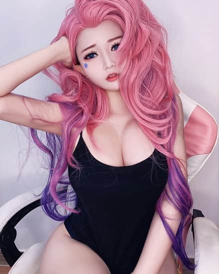 アジアンモデルのインスタグラム：「Pink is my love 💕 🌺 More asian girls: @asianmodel.place」