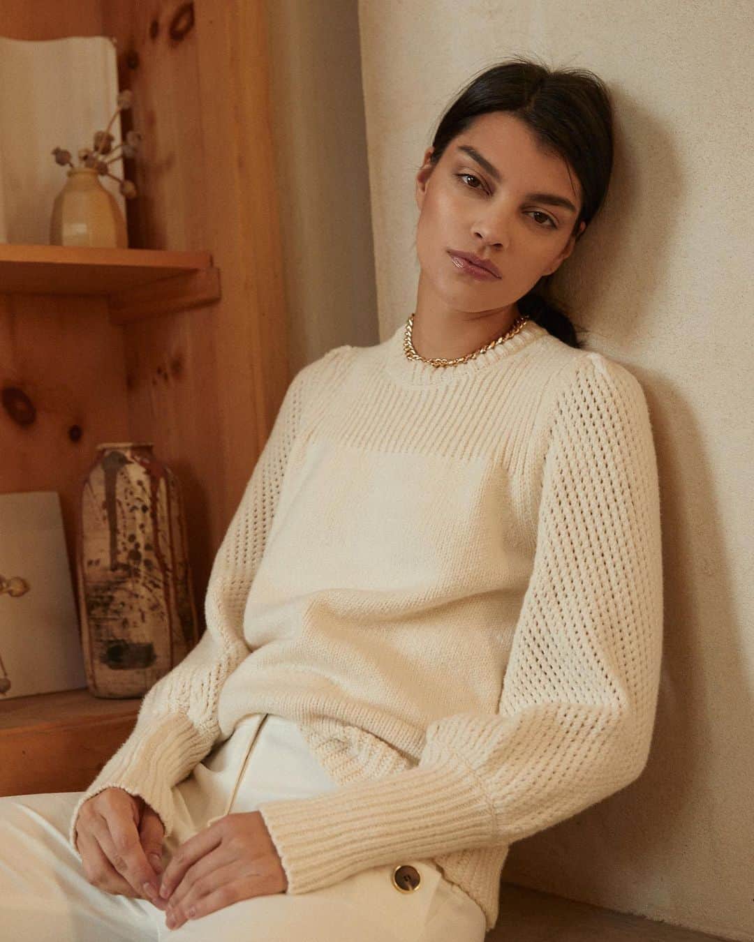 デレクラムのインスタグラム：「Elevate your at-home look with the Ella Puff Sleeve Sweater.」