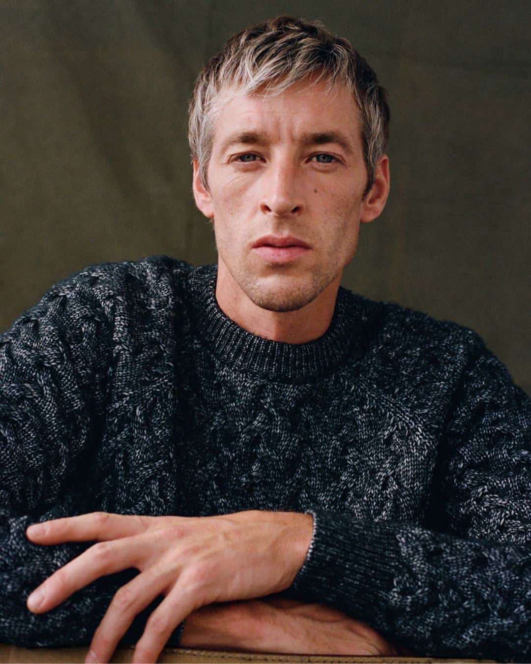 のインスタグラム：「NEVER TOO COLD • Recycled wool coats, recycled feather anoraks... Sustainability and style join forces for you to enjoy the city, whatever the temperature. Discover the latest arrivals at mango.com⁣⁣⁣⁣ #MangoMan #MangoCollection」