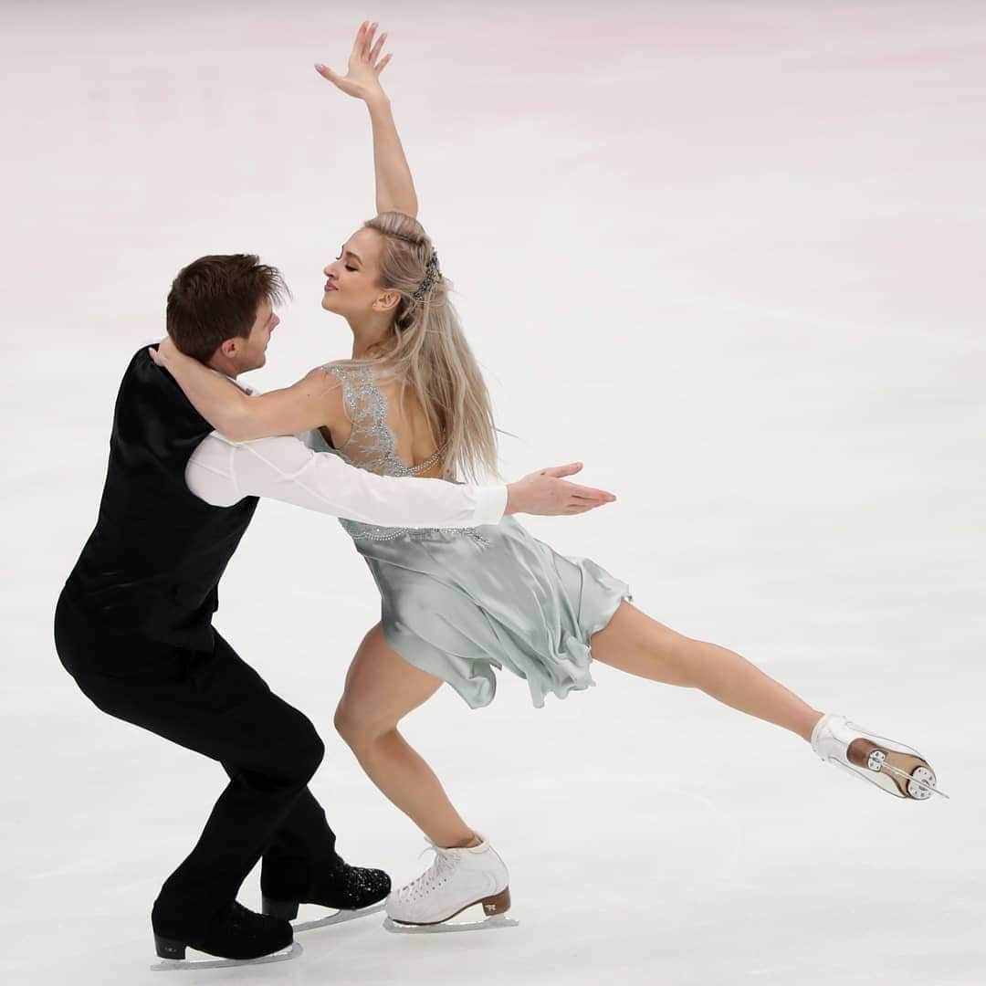 オリンピックチャンネルさんのインスタグラム写真 - (オリンピックチャンネルInstagram)「It's a close duel at the #RostelecomCup, but Alena Kostornaia skated to the top of the ladies' short program, scoring 78.84.⁠ ⁠ Georgia's Morisi Kvitelashvili shines in the men's singles with a score of 99.56.⁠ ⁠ Victoria Sinitsina and Nikita Katsalapov have a comfortable lead after scoring 91.13 in the rhythm dance.⁠ ⁠ In pairs, Anastasia Mishina and Aleksandr Galliamov remain on top with 79.34.⁠ ⁠ Hit the link in bio to read our Day 1 recap! 📝⁠ ⁠ #FigureSkating @isufigureskating」11月21日 3時49分 - olympicchannel_x