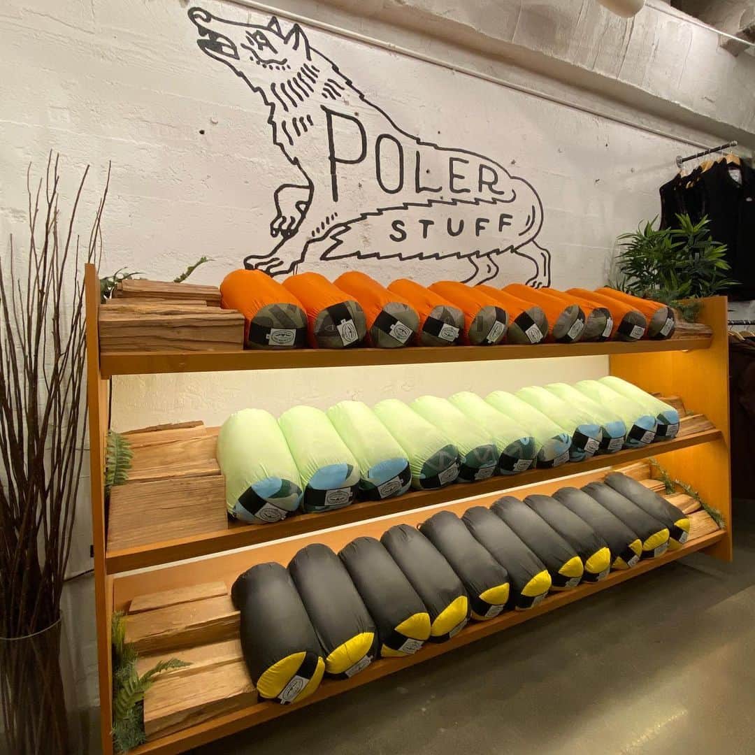 Poler Outdoor Stuffさんのインスタグラム写真 - (Poler Outdoor StuffInstagram)「COZY COLLECTION TAKEOVER! Starting today all of our Napsacks including mew colors will be 30% off! Come on down to the Portland store now through Sunday to shop the whole rainbow 🌈 #campvibes #napvibes」11月21日 3時44分 - polerportland