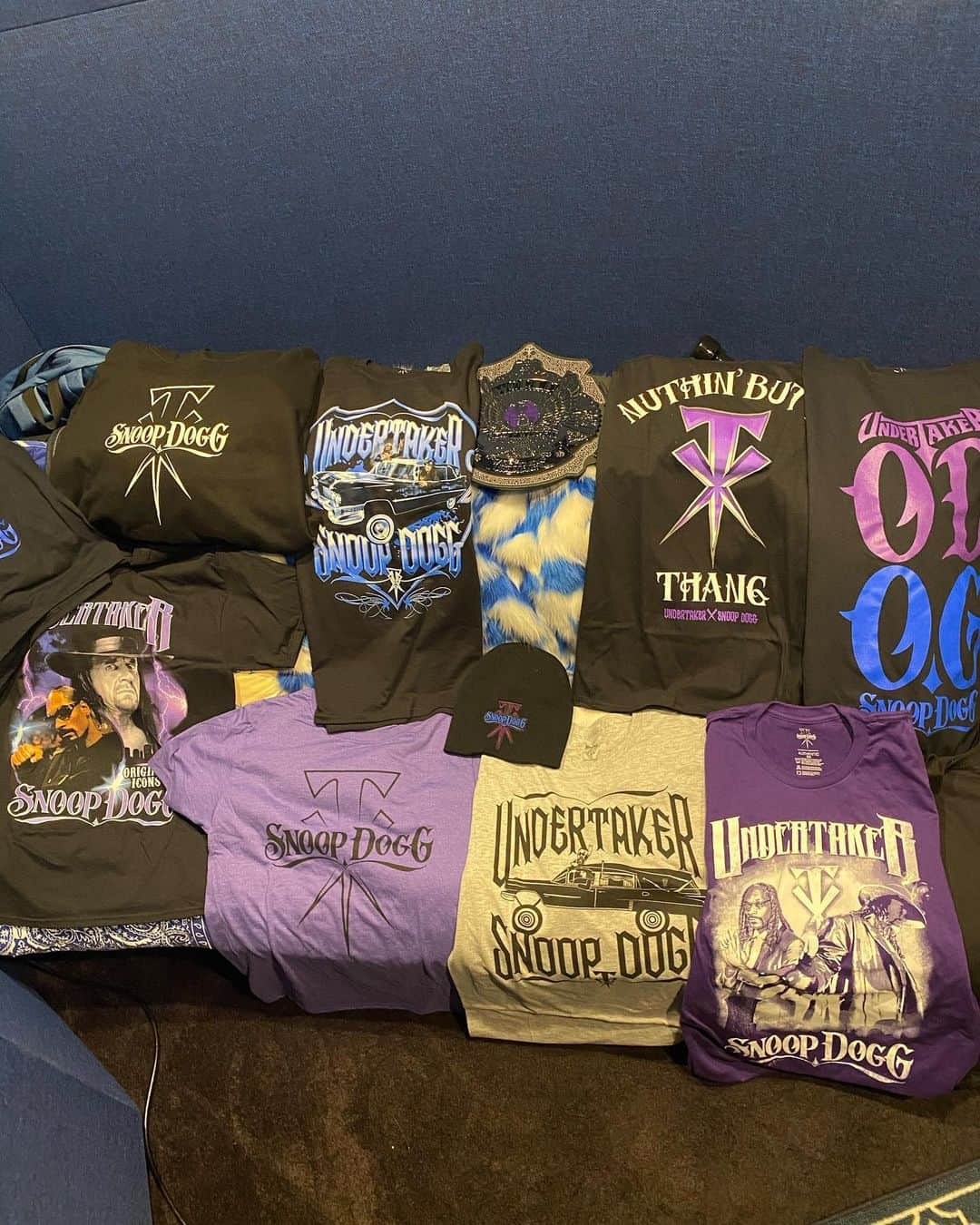 スヌープ・ドッグさんのインスタグラム写真 - (スヌープ・ドッグInstagram)「AVAILABLE IN 4 mins on @wweshop x @undertaker x @snoopdogg : As first reported by @Complex, @undertaker and @SnoopDogg are teaming up for a merchandise collaboration dropping at 2PM EST exclusively @WWEShop」11月21日 3時56分 - snoopdogg