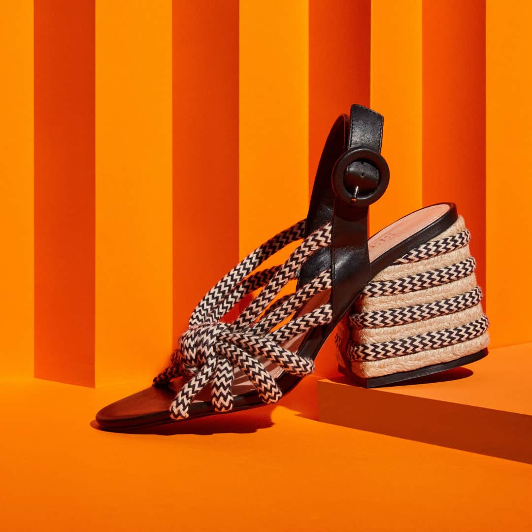 Schutzのインスタグラム：「A STEP CLOSER TO THE SUMMER ❤️ #summercolorsschutz」
