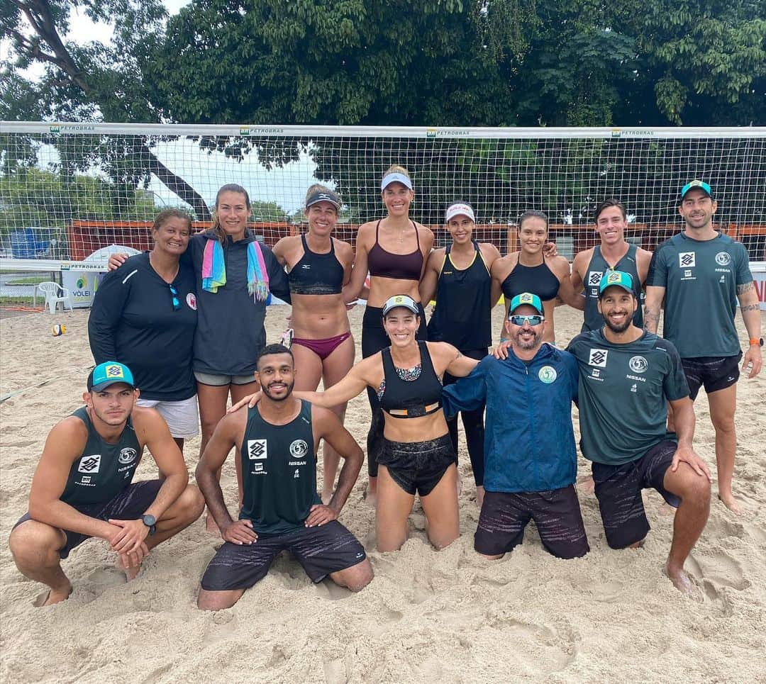 エイプリル・ロスのインスタグラム：「It was such a blast training with these great teams and people down in Rio the last two weeks! We got to play at some amazing facilities and beaches 😍 A huge thank you to them 🙌🏼🙏🏼❤️   I can’t believe it was the first training trip I’ve taken in my career 😱 but hopefully we’ll be able to make it back sometime soon for round ✌🏼! 🌴☀️🥥🥭」
