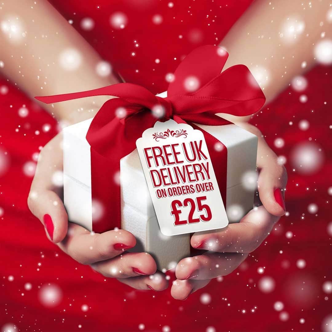 Grace Coleのインスタグラム：「Christmas Bonus... FREE delivery on orders over £25 and ONLY £1.99 postage for orders under £25. Give the gift of luxury with Grace Cole this Christmas. #christmas #gracecole #christmasgifts #personalisation #personal #giftsforher #freedelivery #luxury #christmasiscoming #christmaspresents #presents #gifts」