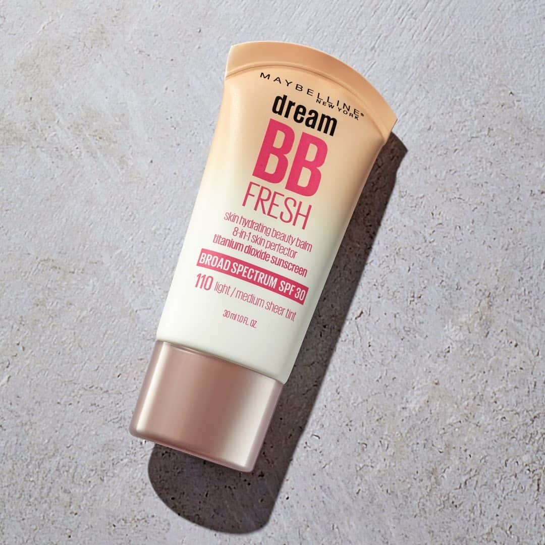Maybelline New Yorkさんのインスタグラム写真 - (Maybelline New YorkInstagram)「Winter making your skin a little dry? ❄️ Give your skin some love and make it glow with our multitasking tinted #dreambb fresh cream. It hydrates, brightens and protects skin with SPF 30!」11月21日 4時03分 - maybelline