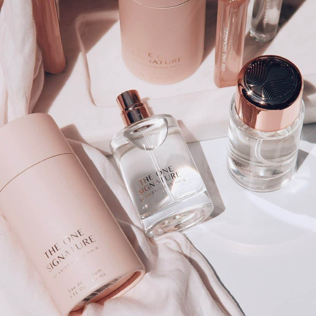 Target Styleのインスタグラム：「Holiday Drop!🎄 The magical scent of @kristin_ess signature hair collection is now available in a full-size perfume! With notes of ambrette seed, magnolia, pear water, night violet, orris butter, new caledonia sandalwood + white amber. Online only + $20. ✨」