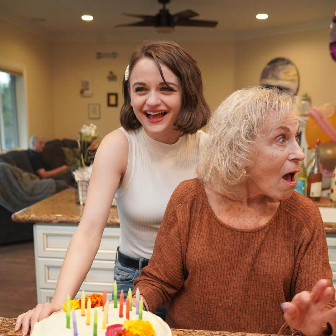 ジョーイ・キングさんのインスタグラム写真 - (ジョーイ・キングInstagram)「Grandma it’s your birthday!! And as I look at these pictures 2 thoughts come to mind.  1. You are mind blowingly stunning at every age...I mean how do you keep getting more beautiful?  And  2. From the time I started having memories, to now, the joy you’ve  brought me is far beyond explanation. Having you as my grandmother is the greatest gift I feel so lucky to have grown up with you as my designated grilled cheese maker, dress up partner, make believe buddy, and friend.  Please wear your masks, wash your hands and help stop the spread of this virus, because me and many others would like to give their grandmas a hug again soon. ♥️」11月21日 4時24分 - joeyking