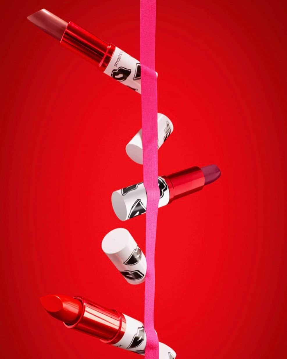 Smashboxのインスタグラム：「3 full size Be Legendary lipsticks. 1 insanely legendary price. Grab your limited edition Be Legendary holiday kit for only ✨$21 ✨on smashbox.com!」