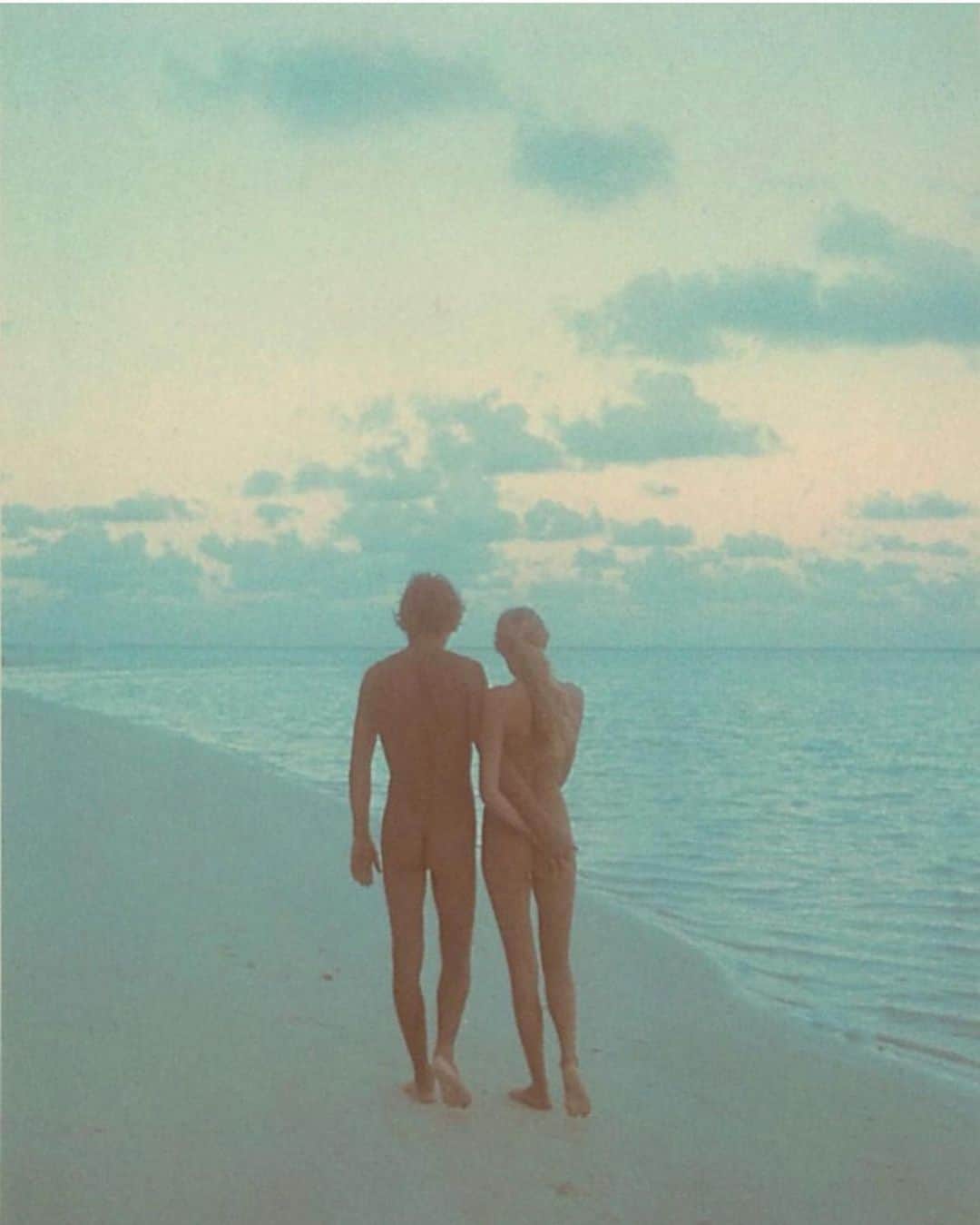 フラヴィア・ルチーニのインスタグラム：「Me & Leo #inspiration 👣👣 #70sstyle #QueriaEstarNaFoto」