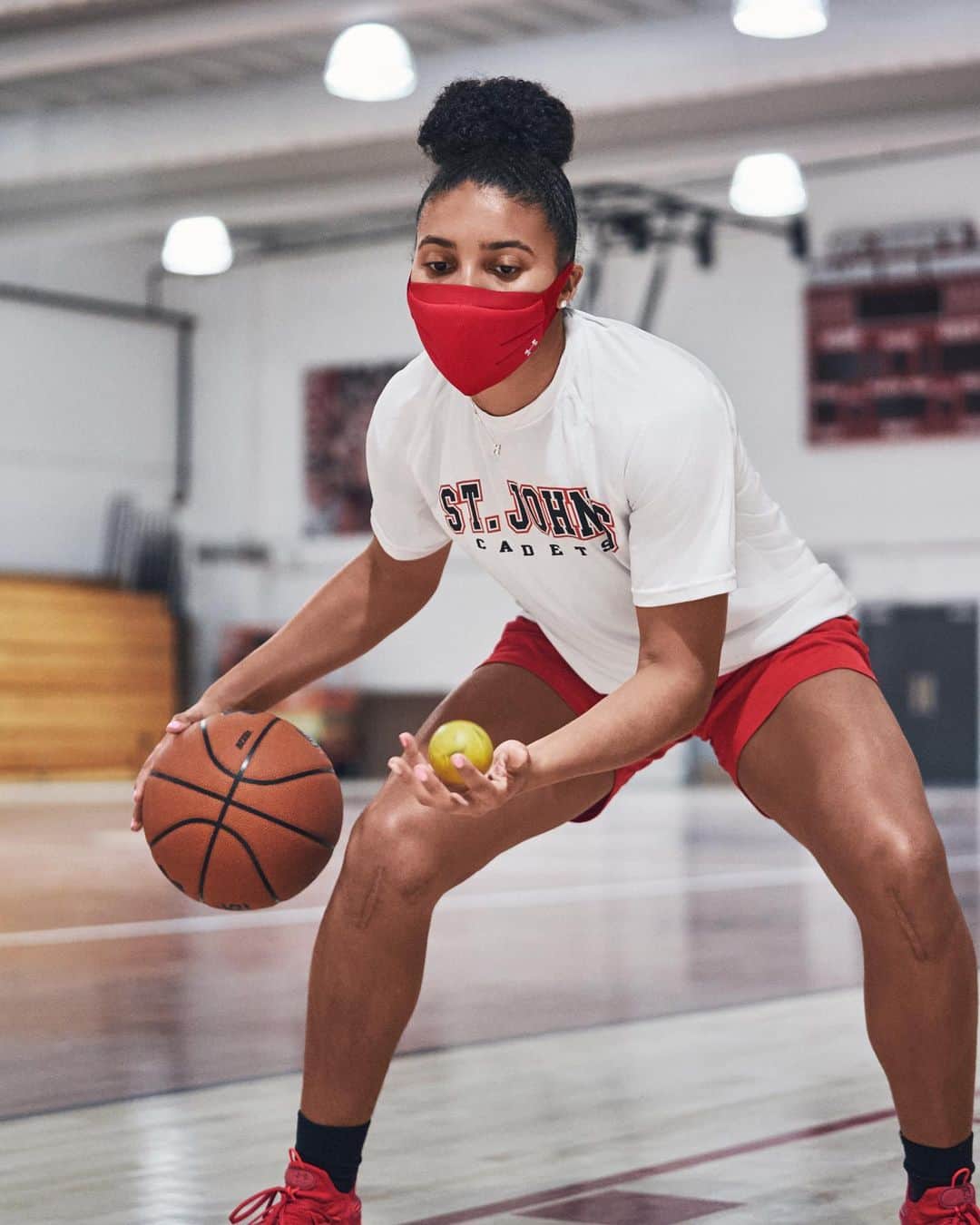 Under Armourのインスタグラム：「Push through 👊 Work towards the ultimate goal with the #UASPORTSMASK. Hit link in bio to shop new colors now.」