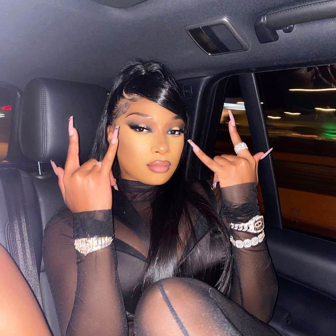 WHO WHAT WEARさんのインスタグラム写真 - (WHO WHAT WEARInstagram)「Reporting third-degree burns from the #1 hot girl. 🔥 Thank you, @theestallion for blessing our ears today. What’s your favorite track from Good News? photos: @theestallion, tweet: @blkgrlmaya」11月21日 4時33分 - whowhatwear