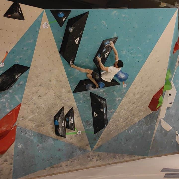 イェルネイ・クルーダーのインスタグラム：「ECH start tomorrow...not in the mood writing long texts 💩 📸: @gorazdhren  _________________ @scarpaspa @ocun.climbing @vibram @snowmonkey」