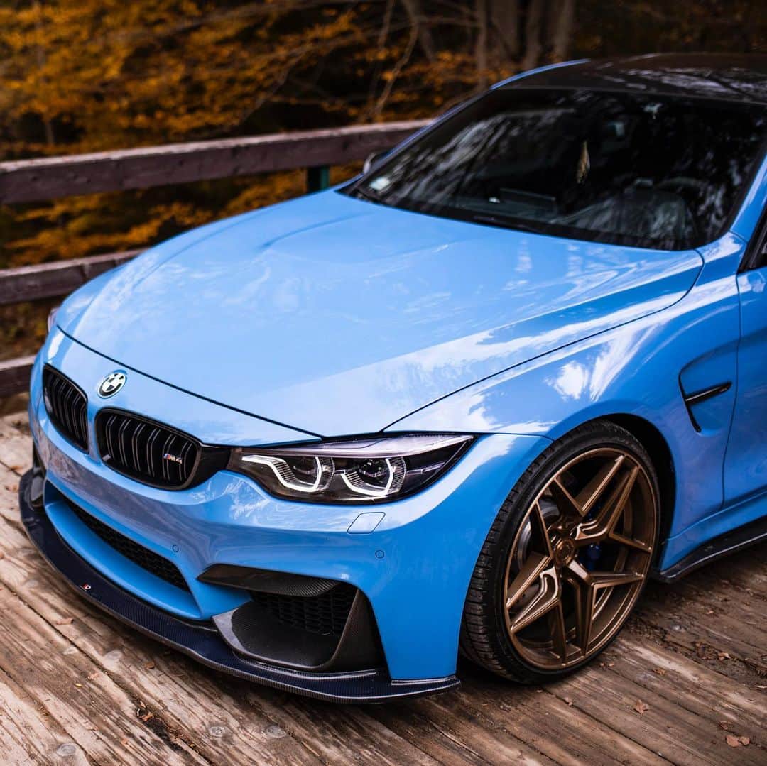 CARLiFESTYLEさんのインスタグラム写真 - (CARLiFESTYLEInstagram)「BMW M4 sitting on @concaverwheels. What’s your favorite ///M car? #carlifestyle」11月21日 4時47分 - carlifestyle