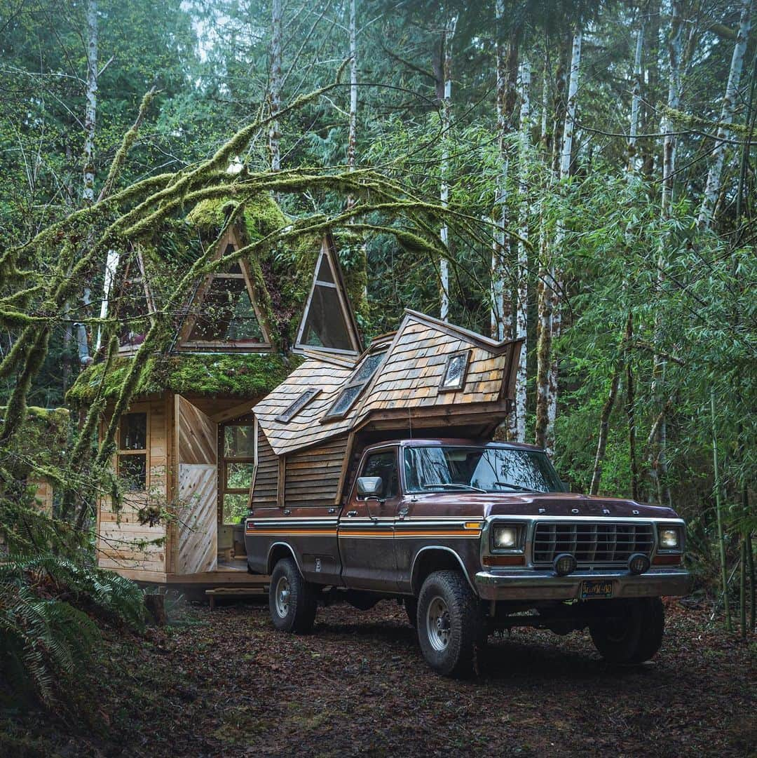 サラ・ジーン・アンダーウッドさんのインスタグラム写真 - (サラ・ジーン・アンダーウッドInstagram)「When our truck cabin met it’s older sister❤️ . Truck cabin by @jacobwitzling & @saraunderwood Cabin by @jacobwitzling 📸 by @jameslloydcole . #cabinlife #cabininthewoods #cabin #vanlife #homeiswhereyouparkit #wildernessculture #diy #beautifuldestinations #earthpix #truckcamper #pnw #pnwonderland #oregon #washington」11月21日 4時58分 - saraunderwood