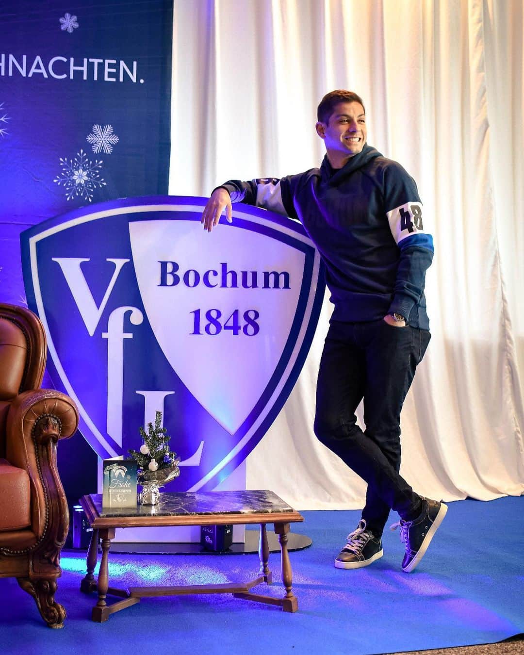 クリスチャン・ガンボアのインスタグラム：「Bis 2023 #annecastroper  Feliz de renovar hasta el 2023 @vflbochum1848.official #until2023 #2023 🤙🏻🤙🏻」