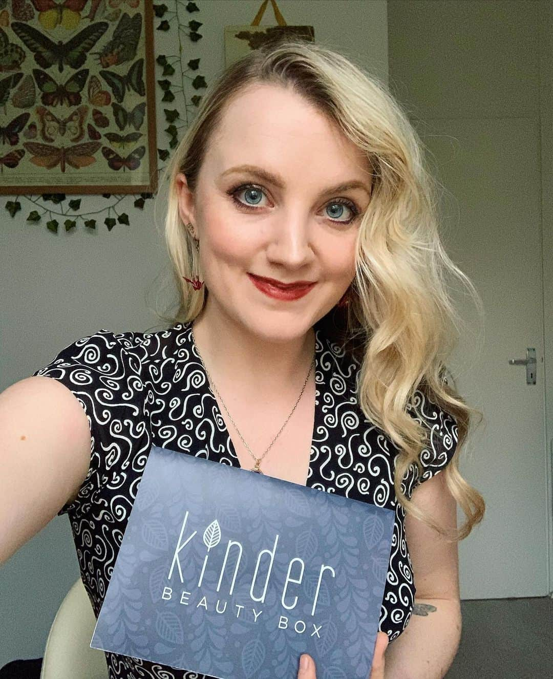 イヴァナ・リンチのインスタグラム：「*giveaway closed* Congratulations @michelle_anna_alfano 🎉Woo time for another 🎁 G I V E A W A Y! 🎁⁣ ⁣ Giving away one 3 month @kinderbeautybox subscription to one lucky winner 😀  ➡️ To enter all you need to to is :⁣ • like + comment on this post 💗⁣ • follow @kinderbeautybox⁣ • be a kind human being 💟⁣ ⁣ Open to anyone worldwide 🌍⁣ One lucky winner will be chosen and announced on Monday 23rd November✨⁣ Good Luck! 😘⁣ ⁣ Of course, you can always just subscribe to Kinder Beauty or gift a friend a subscription at the link in my bio 😉 Details of the November box are up on my stories! Cheers to our amazing cruelty-free brands this month @littlemoonessentials @aunaturalelife @habitcosmetics @elikyabeauty @moeriebeauty @karunaskin @nourishmantra @foursigmatic @fruu.cosmetics  ⁣ #vegan #veganbeauty #crueltyfree #crueltyfreebeauty #KinderBeautyBox #KinderBeauty」