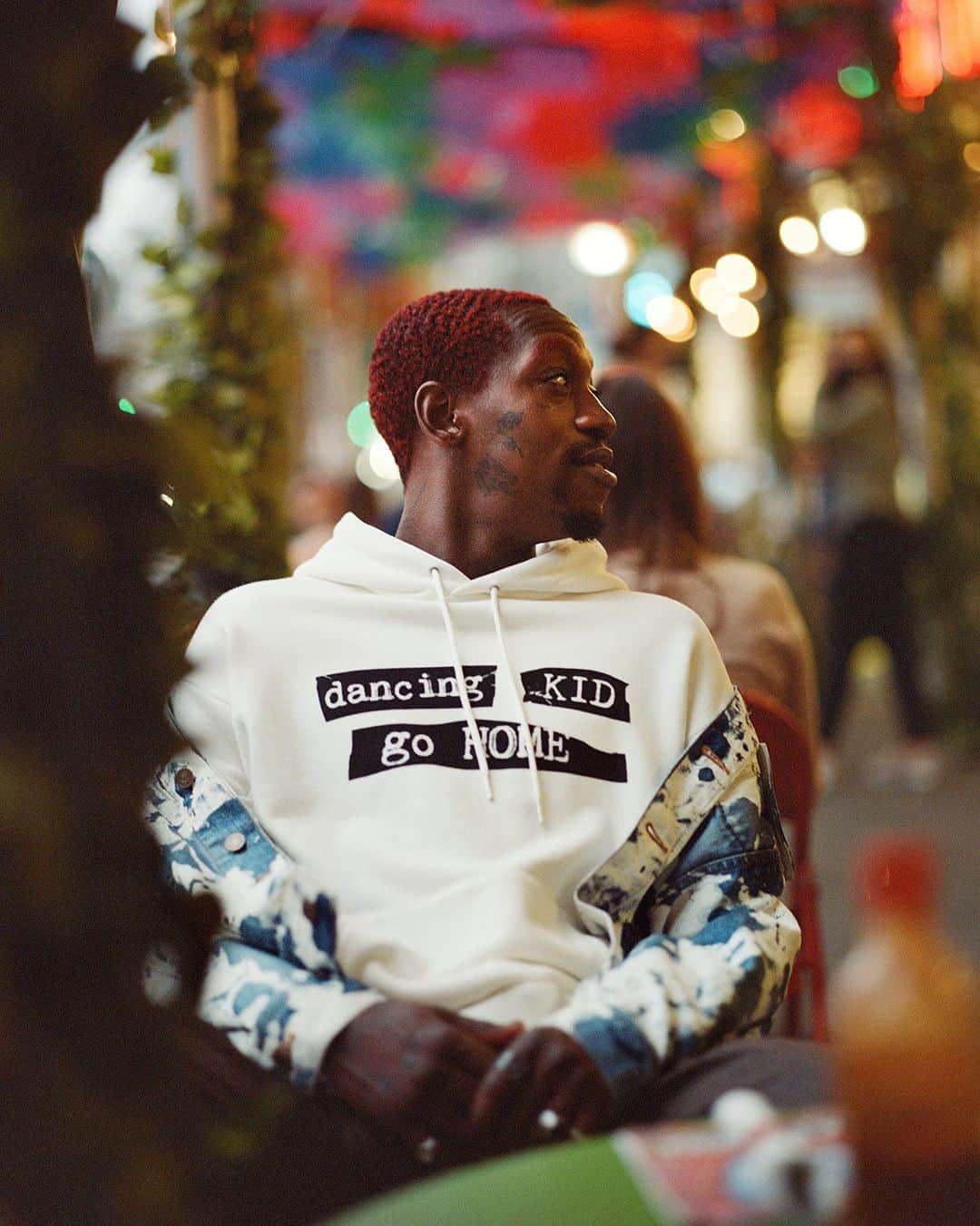 MR PORTERのインスタグラム：「Eboys, skaters and dance music – the influences driving modern menswear are many and varied, and nobody interprets them quite like CELINE HOMME’s Mr Hedi Slimane. To celebrate the launch of the exclusive capsule by CELINE HOMME on MR PORTER, street skater Mr Keith Hardy takes us on a day- and night-long journey through Manhattan’s Lower East Side. @celine」