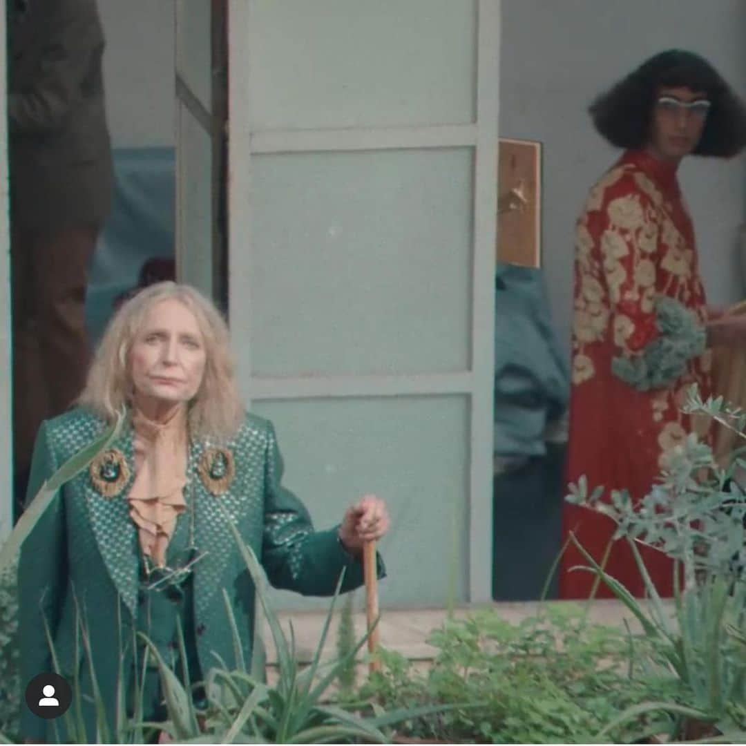 アンナ・デッロ・ルッソさんのインスタグラム写真 - (アンナ・デッロ・ルッソInstagram)「@billieeilish ❤️❤️❤️ in  @gucci movie 🎥 “Overture of Something that Never Ended” episode 5 “The Neighbors” - directed by @gus_van_sant  and @alessandro_michele #guccifest #guccioverture #ss21」11月21日 15時47分 - annadellorusso