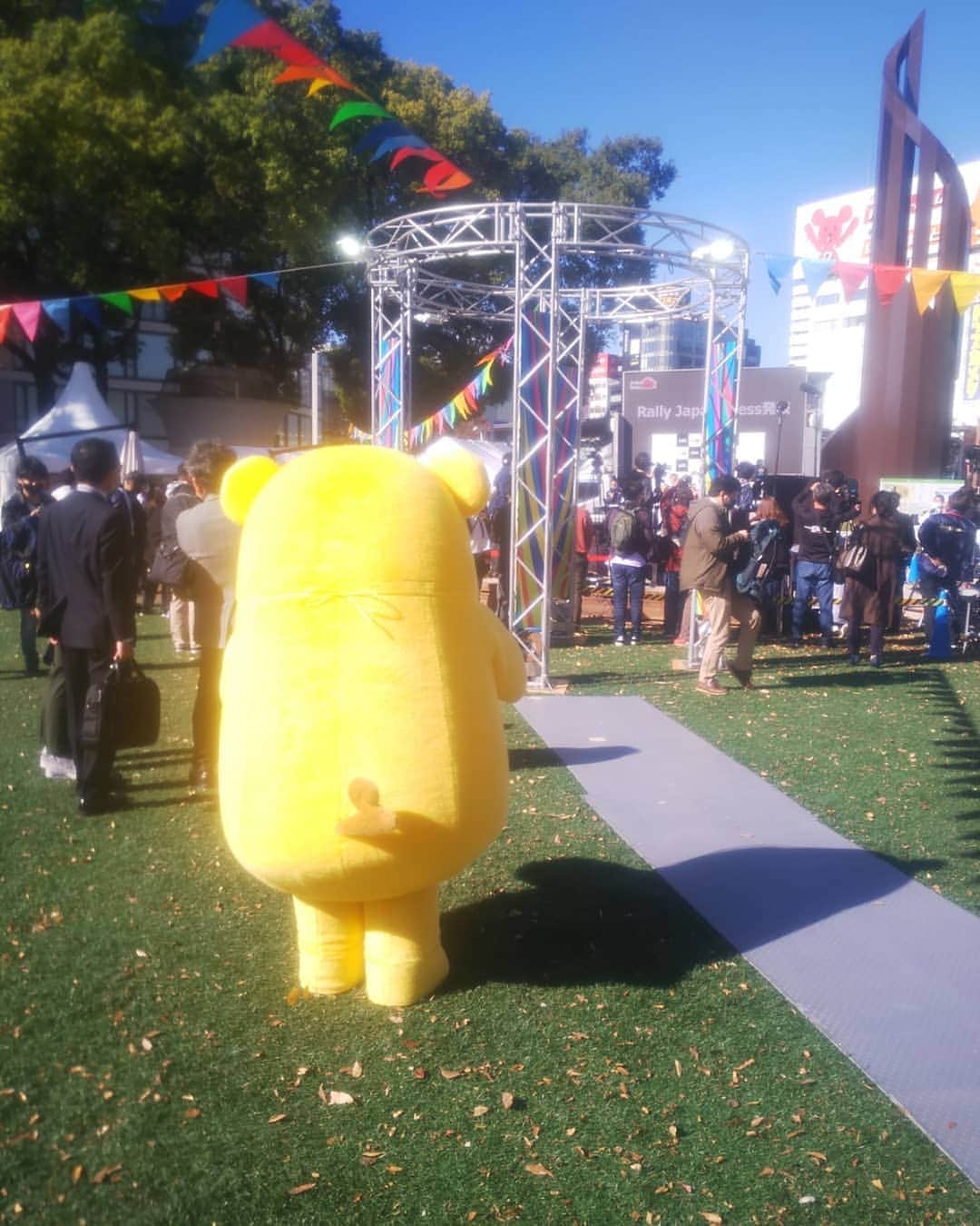 東海テレビ公式キャラクター「イッチー」さんのインスタグラム写真 - (東海テレビ公式キャラクター「イッチー」Instagram)「名古屋・栄でイベントに参加☀️地上に舞い降りた妖精感出てますか？車にも興味津々🚙🌠 #イッチー#名古屋#栄#ラリー#妖精#東海テレビ#tv#nagoya#japan#holiday」11月21日 15時49分 - icchy_tokaitv