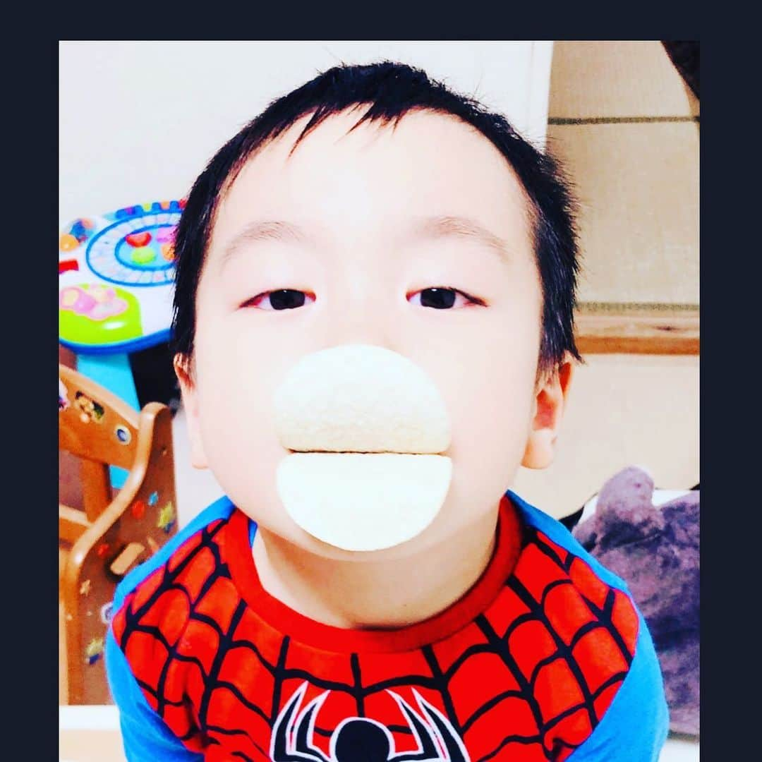 幹てつやさんのインスタグラム写真 - (幹てつやInstagram)「ひよこ口…。😍 ＊ ＊ #息子 #3歳児 #ひよこ口 #可愛いすぎる #チップスター #子育て日記 #幹てつや #子育てパパ」11月21日 15時51分 - mikitetsuya