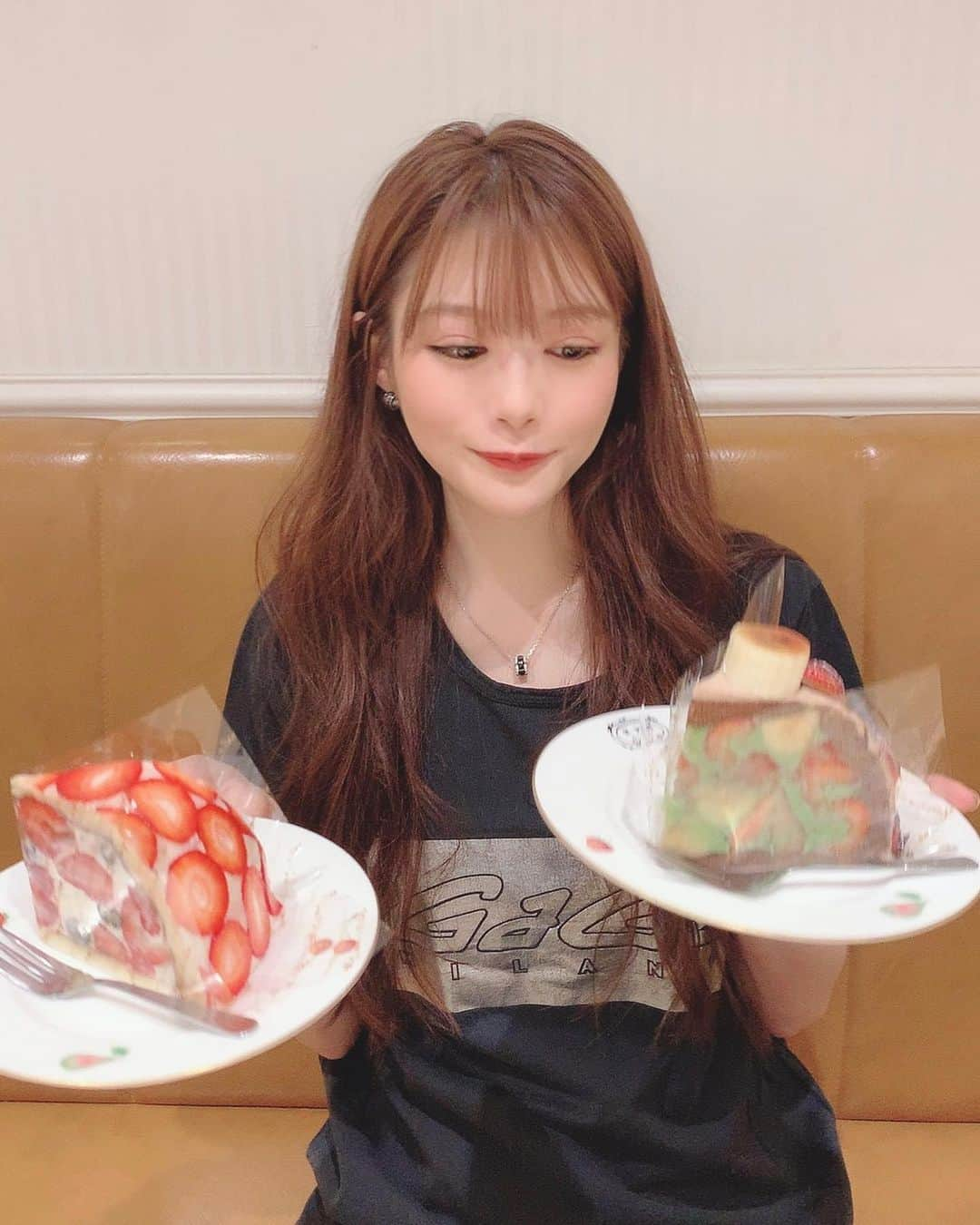 相沢みなみさんのインスタグラム写真 - (相沢みなみInstagram)「果実園リーベル🍰🍓 . sweets time <33 . 甜点时间❤︎ . #相沢みなみ  #果実園リーベル」11月21日 15時52分 - epoint2016