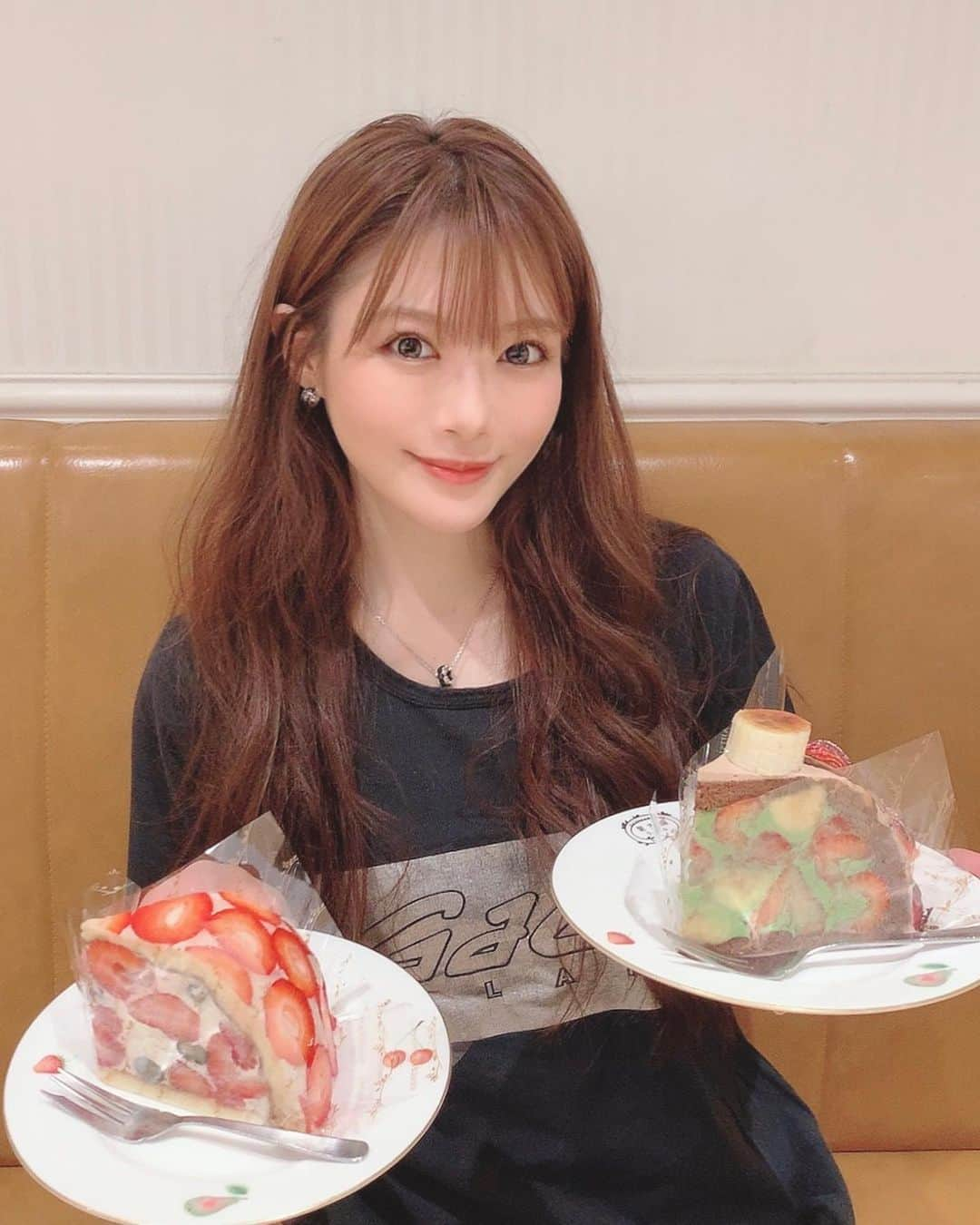 相沢みなみさんのインスタグラム写真 - (相沢みなみInstagram)「果実園リーベル🍰🍓 . sweets time <33 . 甜点时间❤︎ . #相沢みなみ  #果実園リーベル」11月21日 15時52分 - epoint2016