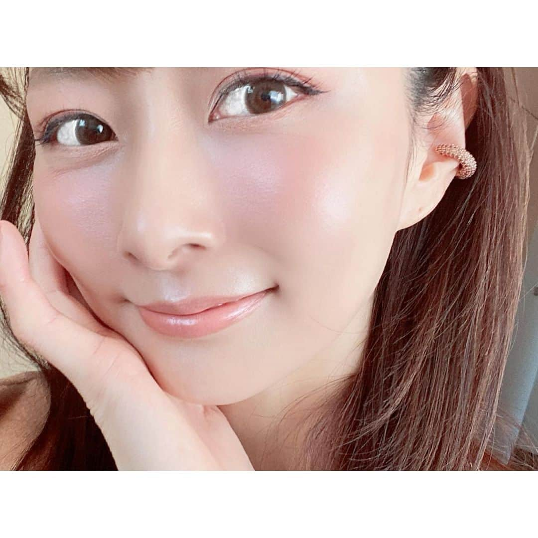 石井美保さんのインスタグラム写真 - (石井美保Instagram)「フルールドゥプランタンを試さずにはいられなかった。 艶ッツヤの頬になる。#chanel #フルールドゥプランタン」11月21日 14時30分 - miho_ishii