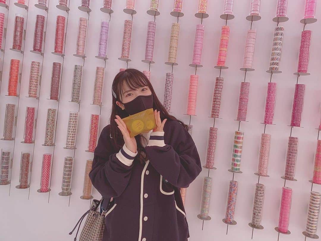 松崎博香のインスタグラム：「. 何故か欲しくなってしまう。← そういうものみんなもある？？ 可愛いマスキングテープ たくさんあったよ🥺🤍 マスキングテープ上手に使える人になりたい👏🏻 #マスキングテープ #蔵前 #maskingtape」