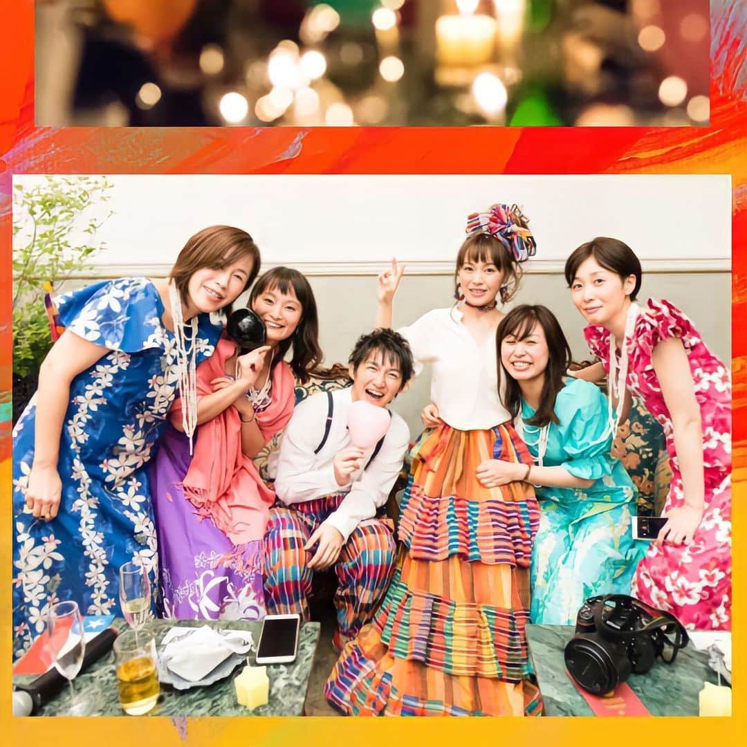NEO FLAG.〜未来へ繋げる、繋がるＷedding〜のインスタグラム：「* "Departure-みんなの想いをリュックに背負って-"  ゲストのドレスコードは"旅の格好"  カラフルな民族衣装のゲストもいれば Tシャツやアロハシャツ、チャイナ服の方も…🐼  お二人もボリビアの民族衣装をリメイクした服にお色直しして 会場内の多国籍感により拍車がかかります✈︎  #neoflag #ネオフラッグ #ウェディングプロデュース #オリジナルウェディング #コンセプトウェディング #セミオーダーウェディング #承認式 #ファーストプレゼンテーション #15次会 #結婚式準備 #プレ花嫁 #プレ花 #プレ花嫁準備 #プレ花嫁応援 #卒花嫁レポ #旅行 #民族衣装」