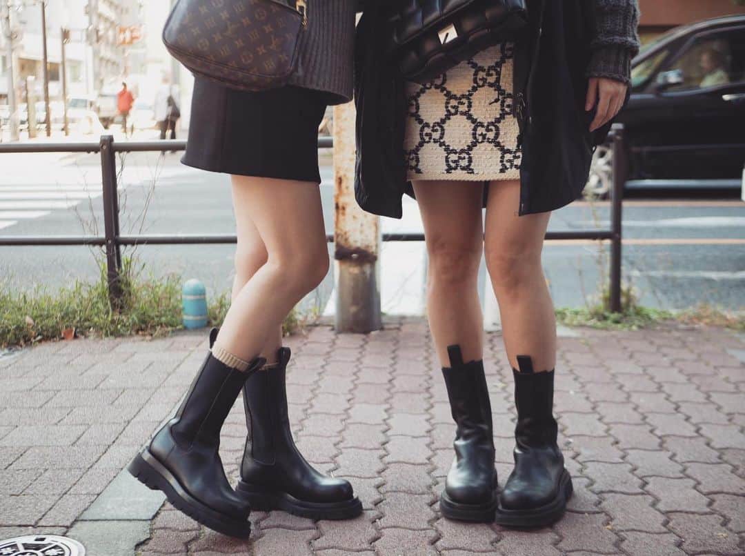 のインスタグラム：「ミニスカートにお揃い👢❤︎ @bottegaveneta   #coordinate #code #botegavenetta  #boots  #bottegavenetaboots  #fashion  #ootdfashion  #ボッテガ #可愛いし楽ちん #コーディネート #秋コーデ  #コーデ #ミニスカートコーデ  #ブーツかぶる」