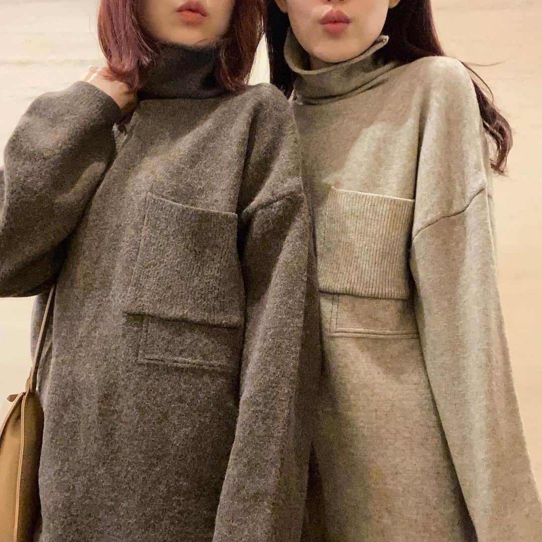 ひよんのインスタグラム：「👸👸💓 ㅤㅤㅤㅤㅤㅤㅤㅤㅤㅤㅤㅤㅤ ふたご👯‍♀️✨らぶ セットアップ楽ちん🥺✨ いつもだけど、より楽な格好しかしなくなったかも😂😂 ㅤㅤㅤㅤㅤㅤㅤㅤㅤㅤㅤㅤㅤ 全身 @9unq.official だよ☺️❣️ ㅤㅤㅤㅤㅤㅤㅤㅤㅤㅤㅤㅤㅤ #fashion #ootd #winter #twins #쌍둥이 #꾸안꾸 #오오티디 #겨울코디 #희영 #ふたごコーデ #クアンク #ひよん #冬服」
