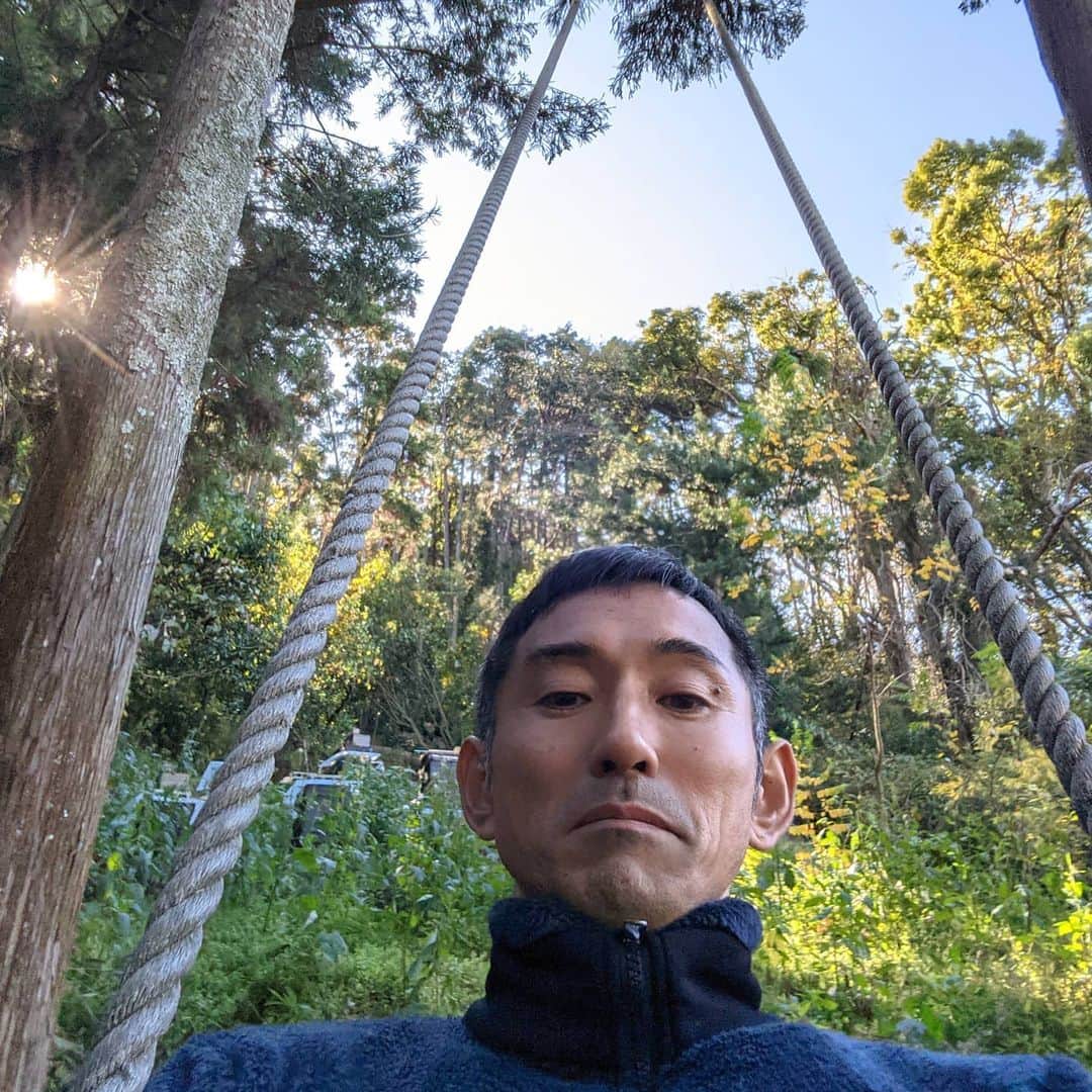 為末大のインスタグラム：「ブランコに乗って自撮りをするのが大事と聞きました。」