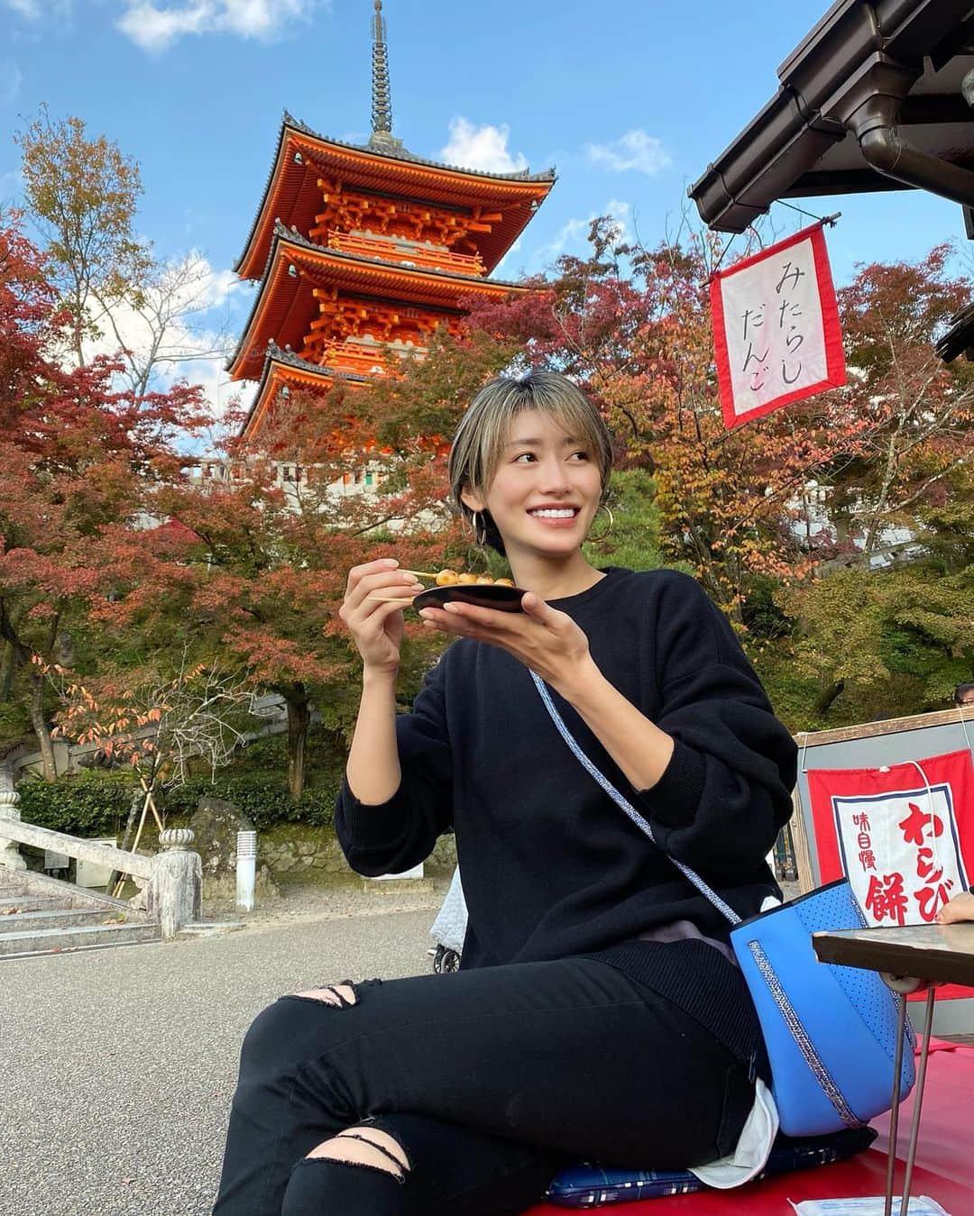&mのインスタグラム：「こういう茶店大好き🥳😋 #京都 #清水寺 #kyoto  #kiyomizudera」