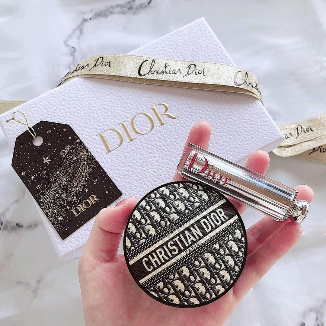 AKARIのインスタグラム：「#dior   早く使いたいなあ〜😎♡  #クッションファンデ　#リップ #make #makeup」