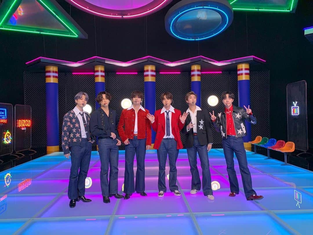 日本テレビ「The Music Day」のインスタグラム：「11/25 よる7時〜 ベストアーティスト2020 でBTSが全米1位のDynamiteを披露！（SUGA さんは最近肩の手術を受け、回復に専念するため今回のステージには出演致しません。ご了承ください） #ベストアーティスト2020 #BTS #SUGA」