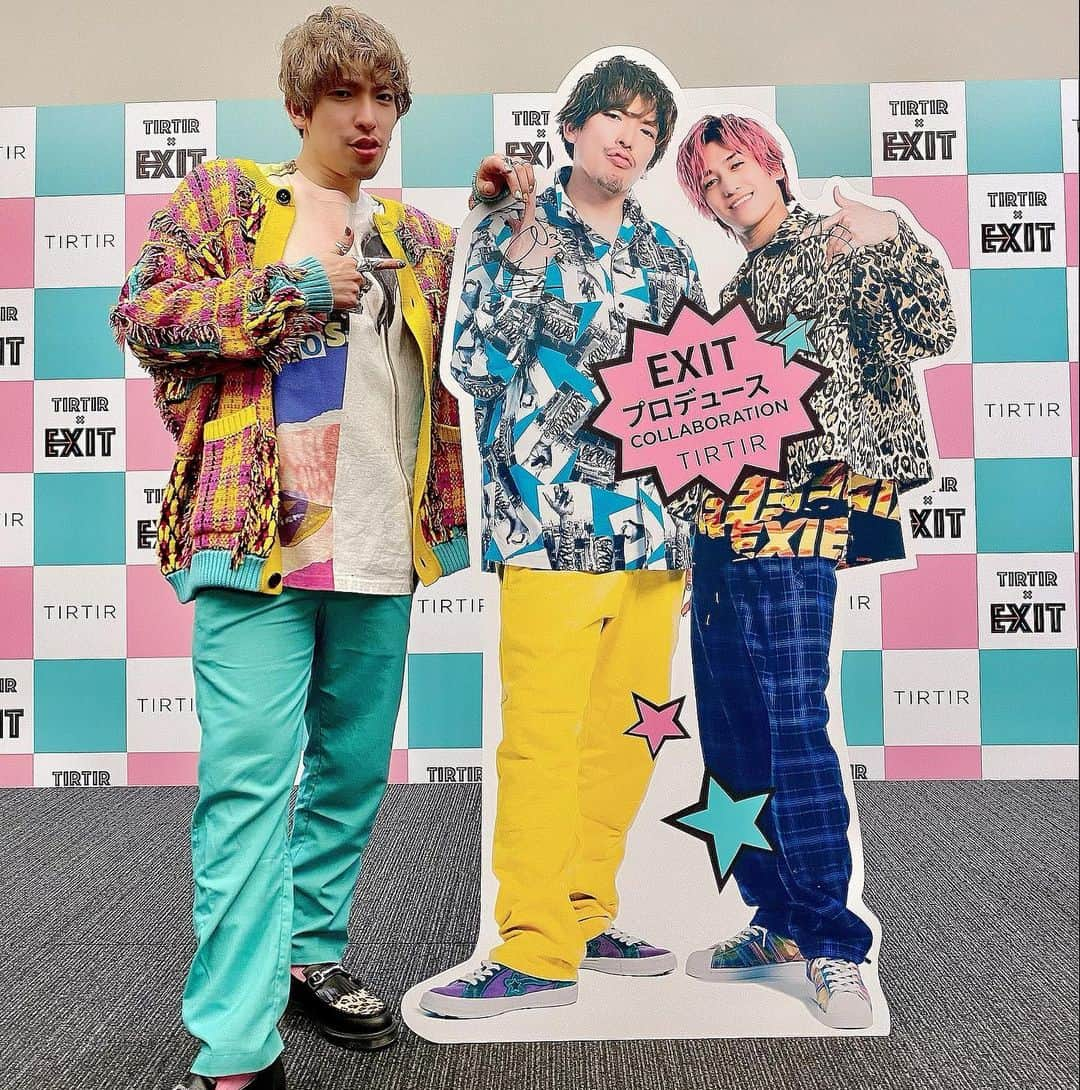 りんたろーさんのインスタグラム写真 - (りんたろーInstagram)「記者会見終わりまんた🤪 CICA最強伝説🐯✨ また夢が一つ叶ったね😘  @tirtir_official  @tirtir_japan   @kidill   #コンプレックスだった　#お肌 #今はこうして　#前を向ける #僕のように　#コンプレックスに #悩める人や　#スキンケアに #興味がある人たちの　#心とお肌 #ライフワークを　#ワントーンあげる #そんなツールに　#あなたの #コスメラインに食い込ませてもろたら #嬉清水翔太　#今さら帰れないよ🏠 #ていうか　#首まじ伸びたくね？ @yuka.hoshino222  先生 @vocemagazine  #まじサンキュー💕」11月21日 15時29分 - rin_the_sky