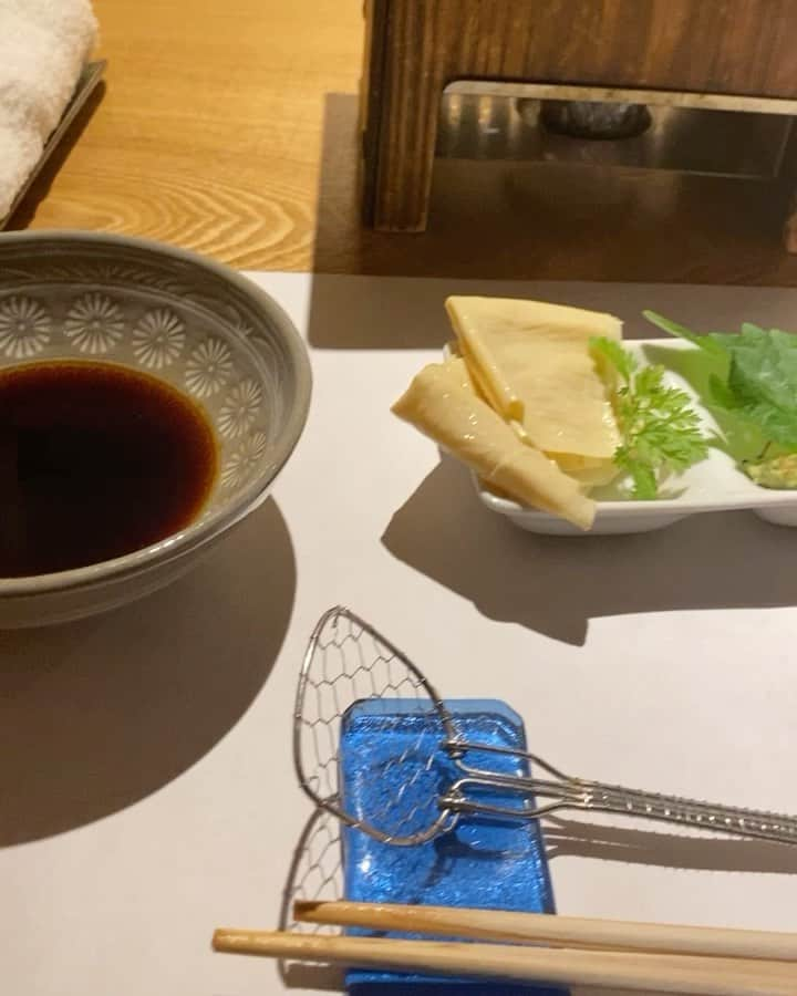 _mi02_miのインスタグラム：「写真あんまり撮らないから動画しかなかった😅🥢 カウンター席だいすきまる . #ゆば #京都グルメ #kyouto #instfood #instagood #foodstagram #美味しいもの好きな人と繋がりたい #和食ごはん」