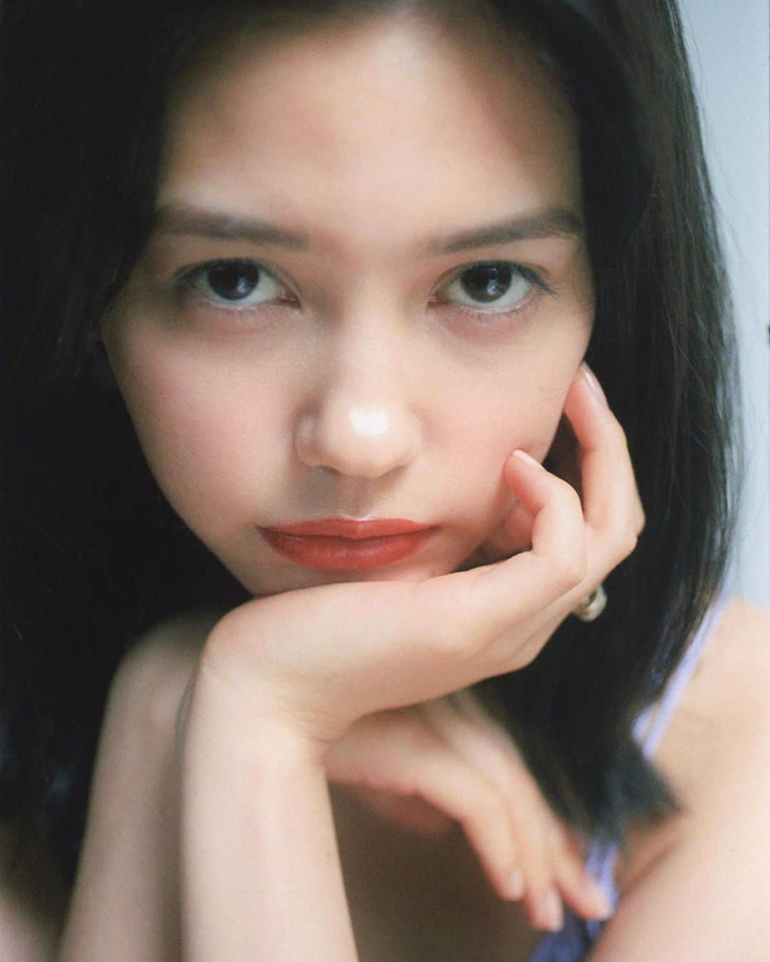 愛花さんのインスタグラム写真 - (愛花Instagram)「@vivi_mag_official  1月号　ViViもでるず　ZINE 新連載のトップバッターをさせていただきました🤍🌸 大学のこと、お仕事のこと、家族のこと、これからのこと、たくさん話してます☺︎ ぜひチェックしてください🐶」11月21日 15時34分 - hi_erica_official