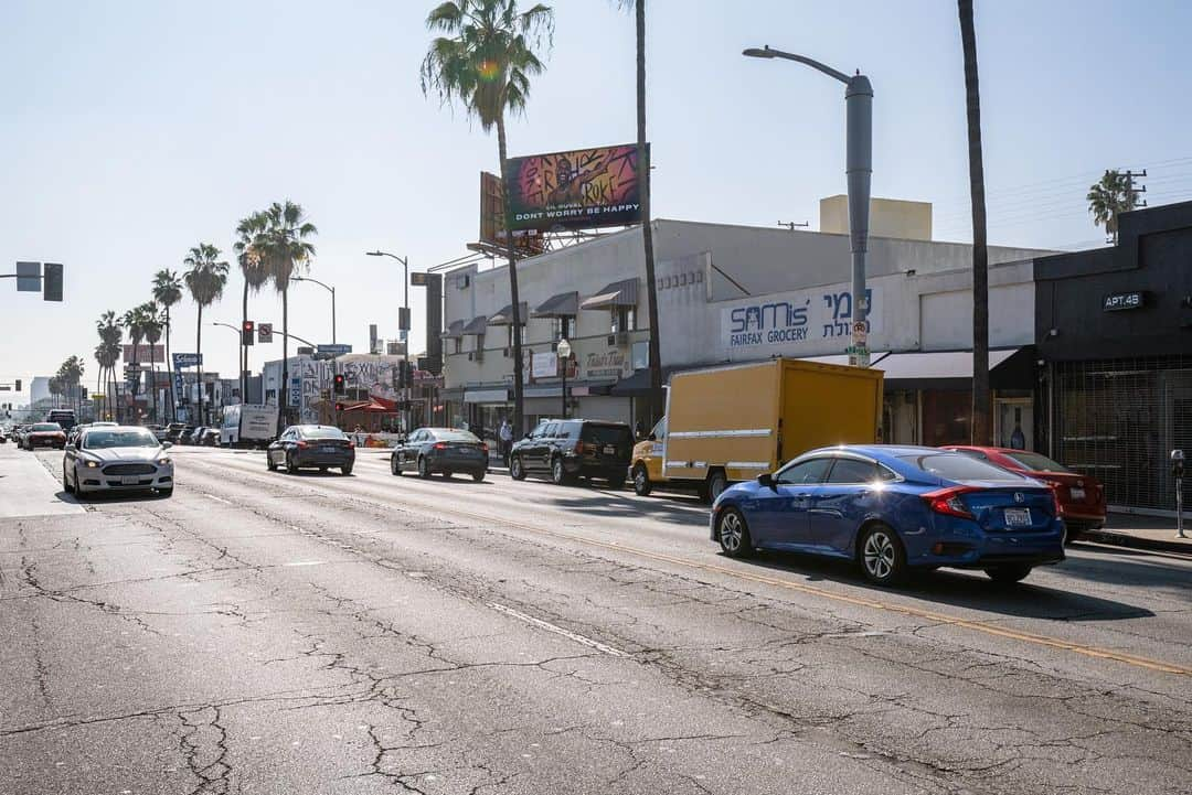 リル・デュヴァルさんのインスタグラム写真 - (リル・デュヴァルInstagram)「If you in LA and riding pass Fairfax & Rosewood Ave you gon see me and my chest hairs 😂😂😂😂😂😂😂😂😂😂 #dontworrybehappy」11月21日 6時47分 - lilduval